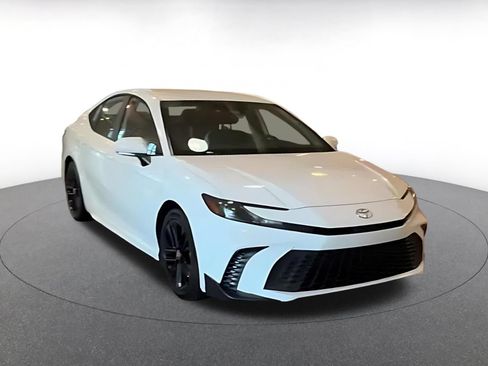 Used 2026 Toyota Camry SE FWD image 3
