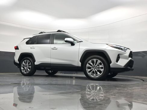 Used 2025 Toyota RAV4 XLE Premium w/ Weather Package AWD/4WD image 40