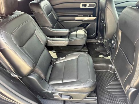Used 2022 Ford Explorer XLT w/ Equipment Group 202A AWD/4WD image 19