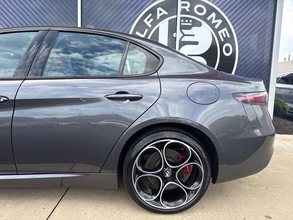 Used 2024 Alfa Romeo Giulia Ti w/ Active Assist Plus Package AWD/4WD image 14
