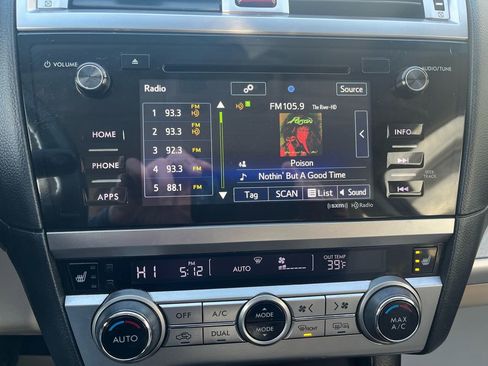 Used 2017 Subaru Legacy 2.5i Premium image 9