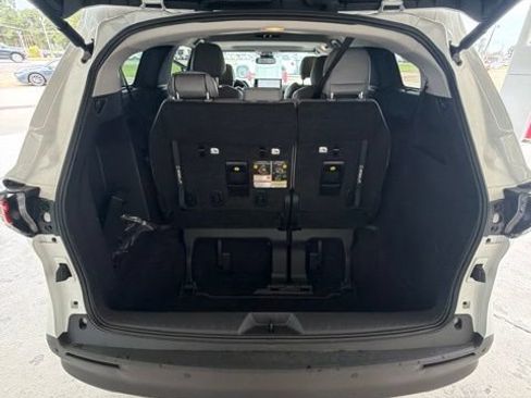 Used 2026 Toyota Sienna XLE AWD/4WD image 25