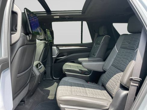 Certified 2025 Cadillac Escalade Sport Platinum AWD/4WD image 17