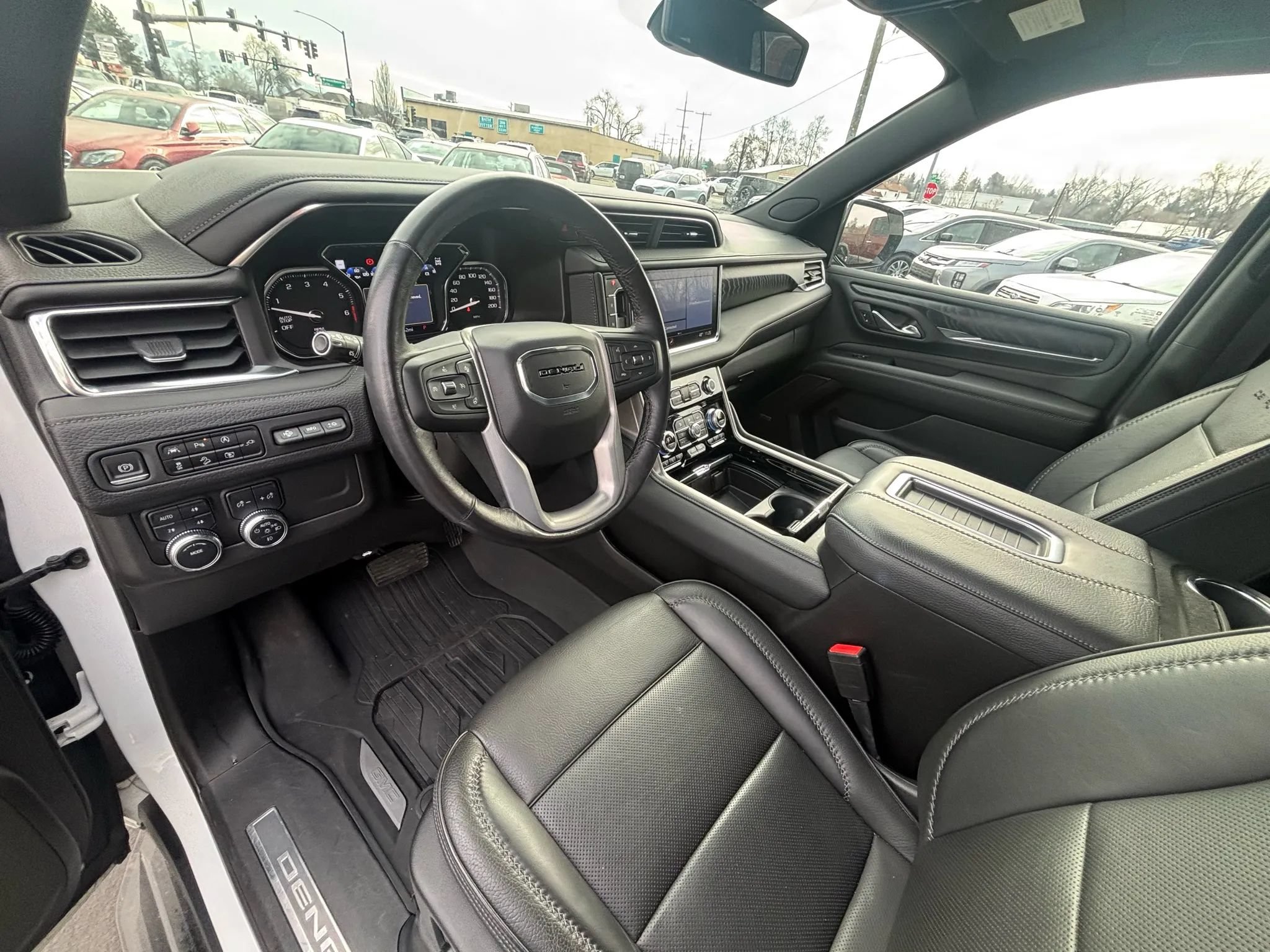 Used 2021 GMC Yukon Denali AWD/4WD image 7