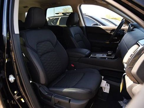 New 2025 Nissan Pathfinder SV w/ Black Appearance Package image 21