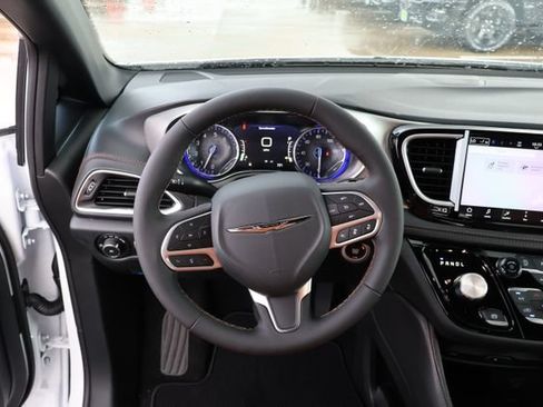New 2026 Chrysler Pacifica Pinnacle FWD image 14