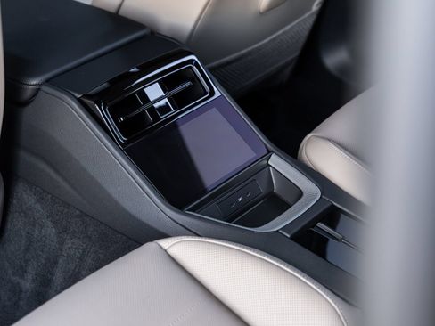Certified 2025 Porsche Panamera 4 E-Hybrid AWD/4WD image 36