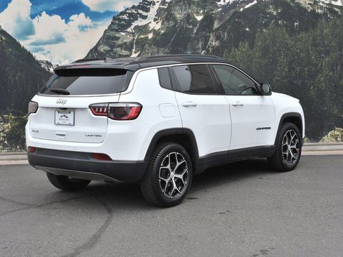 Used 2024 Jeep Compass Limited AWD/4WD image 3