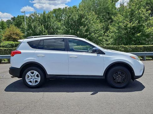 Used 2015 Toyota RAV4 LE AWD/4WD image 32