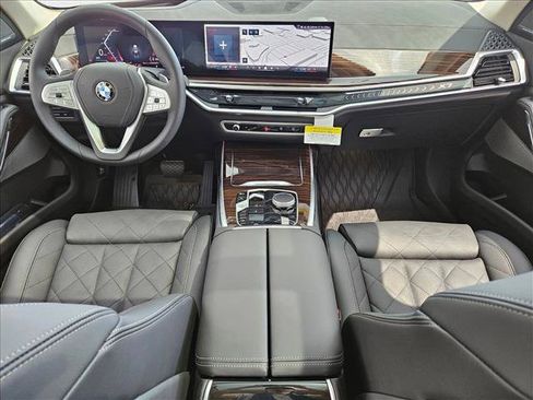 Used 2026 BMW X7 xDrive40i w/ Premium Package image 15