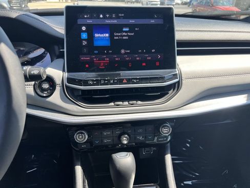Certified 2025 Jeep Compass Limited AWD/4WD image 11