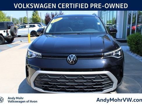 Used 2025 Volkswagen Taos SE w/ Panoramic Sunroof Package AWD/4WD image 2