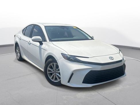 Used 2025 Toyota Camry LE w/ Convenience Package FWD image 4