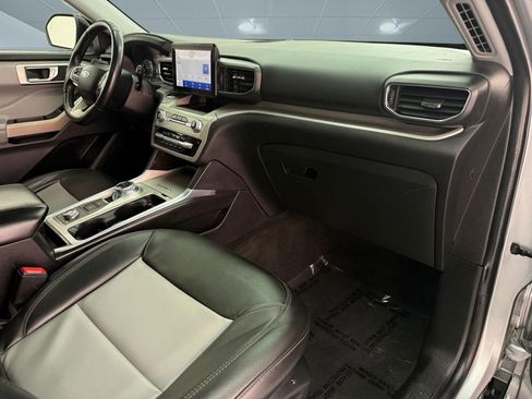 Used 2022 Ford Explorer XLT w/ Equipment Group 202A AWD/4WD image 21