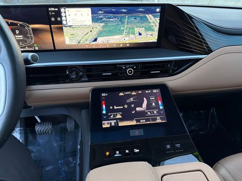 Used 2025 INFINITI QX80 Sensory image 26