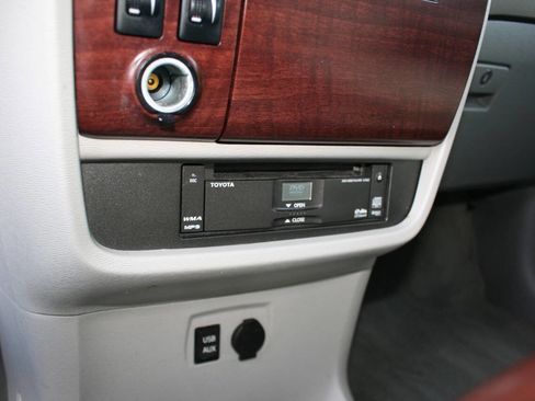 Used 2014 Toyota Sienna XLE image 22