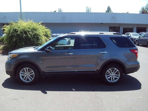 Used 2013 Ford Explorer XLT AWD/4WD image 2