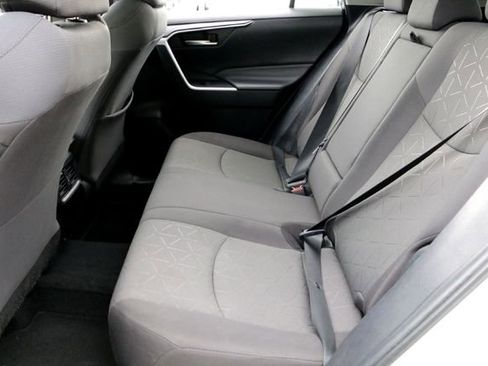 Used 2021 Toyota RAV4 XLE w/ Convenience Package FWD image 25