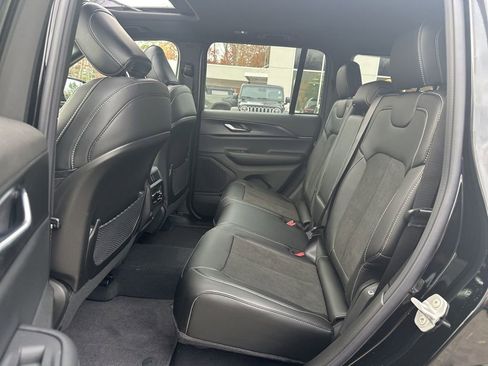 New 2025 Jeep Grand Cherokee Altitude image 26