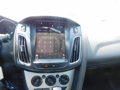 Used 2014 Ford Focus SE w/ SE Winter Package image 10