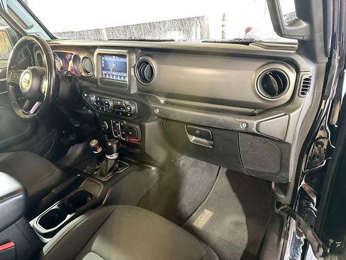 Used 2022 Jeep Gladiator Sport image 32