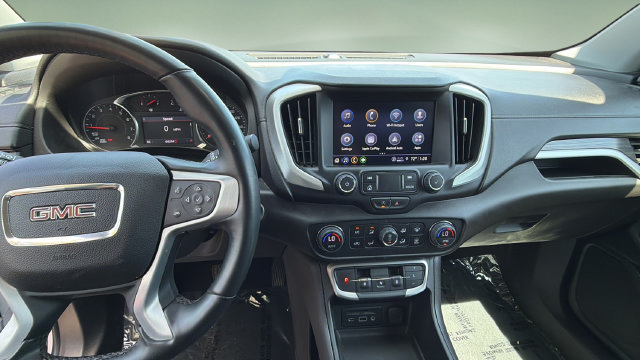 Used 2024 GMC Terrain SLT AWD/4WD image 11
