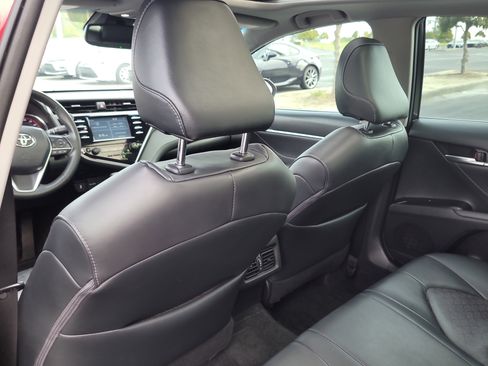 Used 2018 Toyota Camry XSE image 12