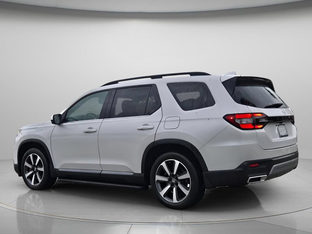 Certified 2025 Honda Pilot Touring image 8