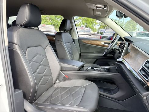 Used 2025 Volkswagen Atlas SE FWD image 25