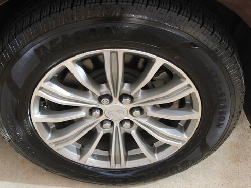 Used 2018 Cadillac XT5 Luxury w/ Driver Awareness Package image 30