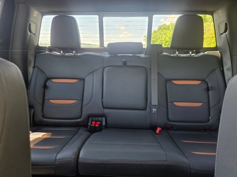 Used 2025 GMC Sierra 2500 AT4 w/ AT4 Premium Plus Package AWD/4WD image 9