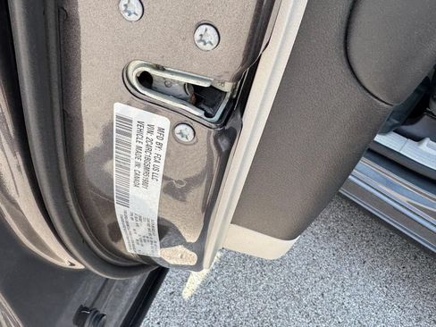 Used 2021 Chrysler Pacifica Touring-L FWD image 24