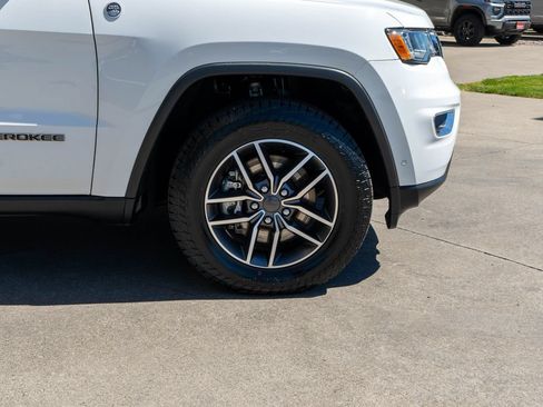 Used 2021 Jeep Grand Cherokee Limited w/ Luxury Group II AWD/4WD image 39