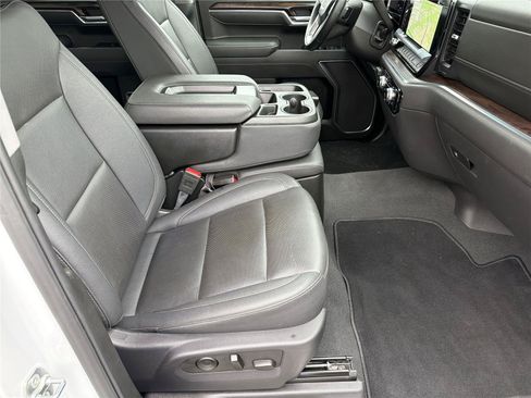 Used 2025 GMC Sierra 1500 SLT AWD/4WD image 12