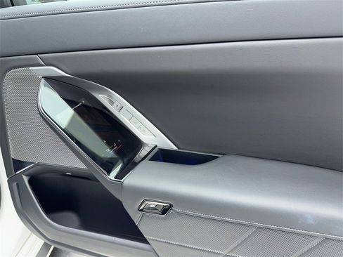 Used 2025 BMW 740i w/ Premium Package image 47