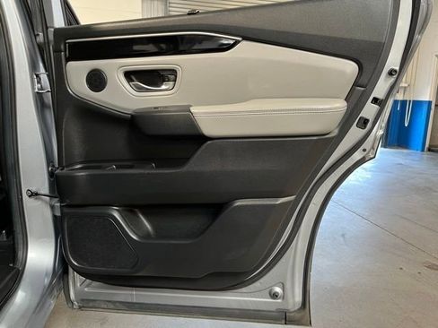 Used 2023 Honda Pilot Touring image 15