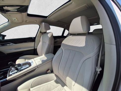 Used 2022 BMW 750i xDrive w/ Executive Package AWD/4WD image 16