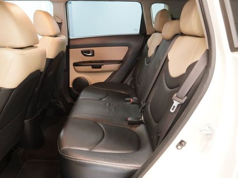 Used 2013 Kia Soul ! w/ Premium Pkg FWD image 26