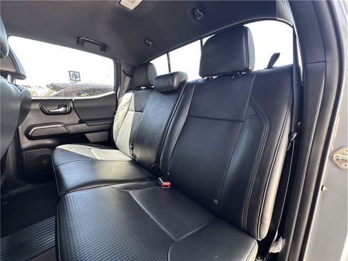 Used 2020 Toyota Tacoma TRD Sport w/ TRD Premium Sport Package AWD/4WD image 16