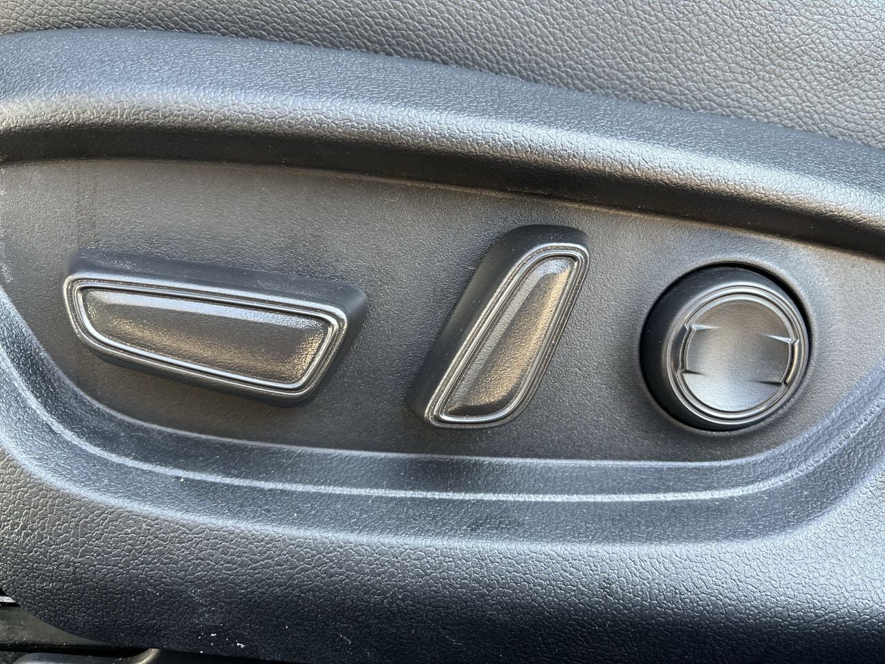 Used 2025 Toyota Camry SE FWD image 23