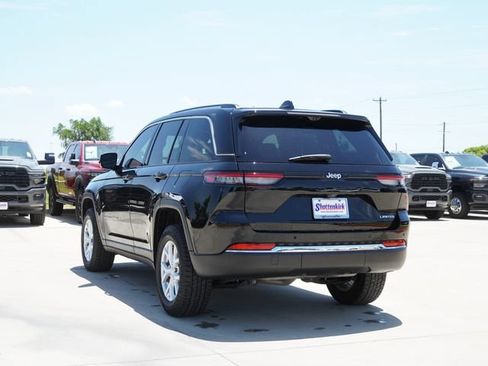 Used 2023 Jeep Grand Cherokee Limited w/ Luxury Tech Group II RWD image 7