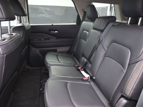 Used 2025 Nissan Pathfinder SL image 10