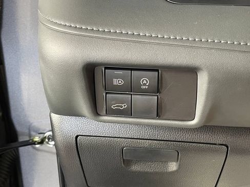 Used 2023 Toyota Highlander LE FWD image 13