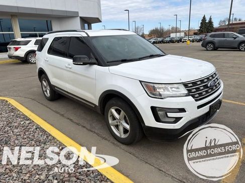 Used 2017 Ford Explorer XLT w/ Equipment Group 202A AWD/4WD image 1