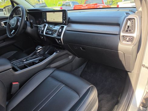Used 2022 Kia Sorento S AWD/4WD image 17