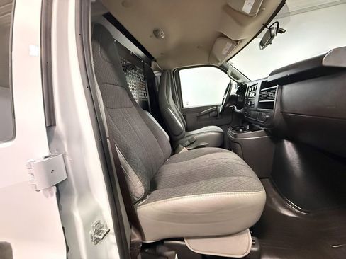 Used 2024 GMC Savana 2500 w/ Driver Convenience Package image 11
