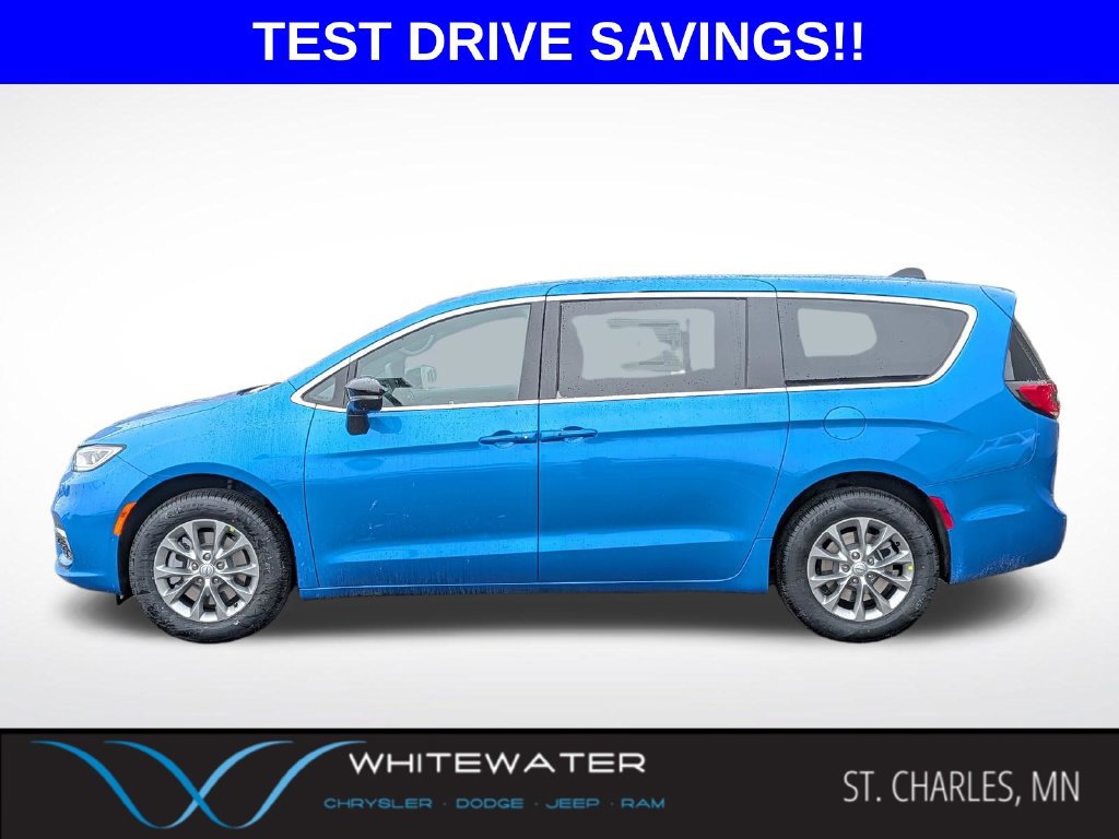New 2026 Chrysler Pacifica Select AWD/4WD image 3