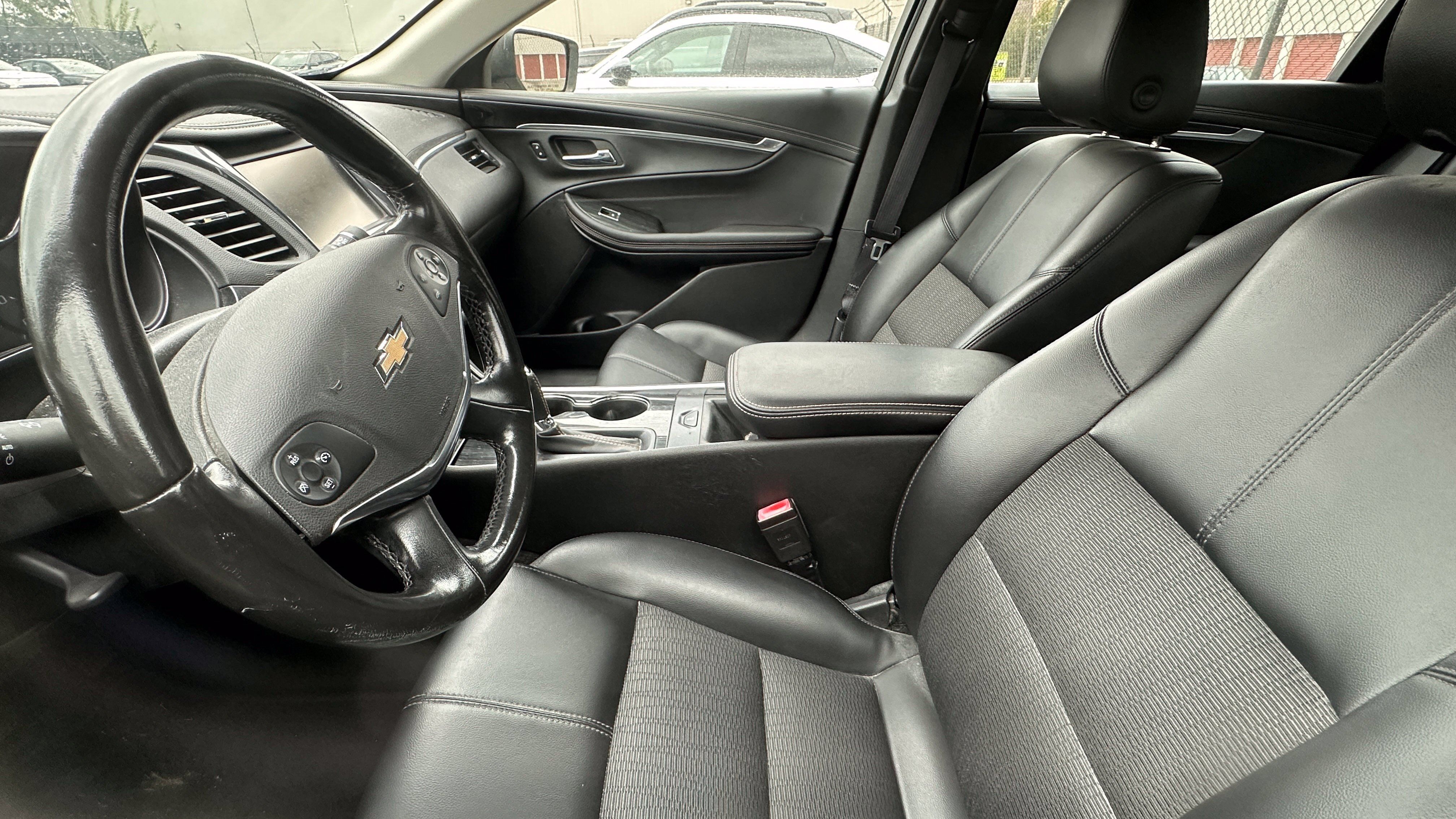 Used 2017 Chevrolet Impala LT FWD image 3