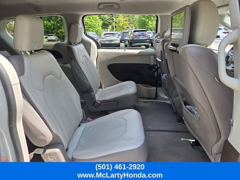 Used 2019 Chrysler Pacifica Touring-L Plus w/ Advanced Safetytec Group FWD image 17