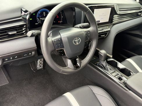 Certified 2025 Toyota Camry SE FWD image 4